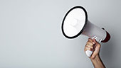 Hand mit Megaphone